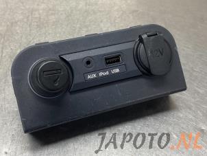 Gebruikte AUX/USB aansluiting Kia Rio III (UB) 1.1 CRDi VGT 12V Prijs € 19,95 Margeregeling aangeboden door Japoto Parts B.V.