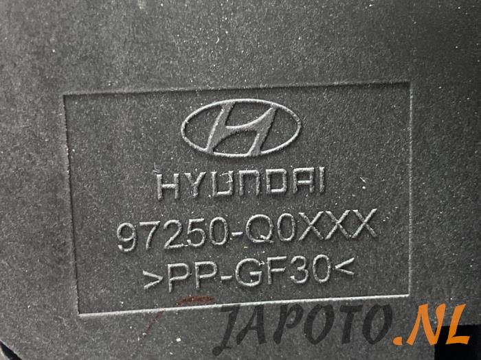 Chaufage Bedieningspaneel van een Hyundai i20 (BC3) 1.0 T-GDI 100 Mild Hybrid 48V 12V 2020