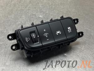 Gebruikte Schakelaar ESP Kia Niro I (DE) 1.6 GDI Hybrid Prijs € 30,00 Margeregeling aangeboden door Japoto Parts B.V.