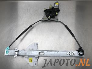 Gebruikte Ruitmechaniek 4Deurs rechts-voor Kia Stonic (YB) 1.0i T-GDi 12V Eco-Dynamics+ Prijs € 99,95 Margeregeling aangeboden door Japoto Parts B.V.