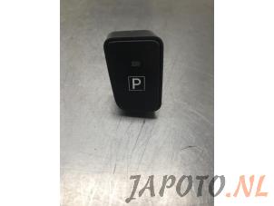 Gebruikte Schakelaar (diversen) Toyota Auris (E18) 1.8 16V Hybrid Prijs € 10,45 Margeregeling aangeboden door Japoto Parts B.V.