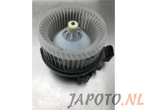Gebruikte Kachel Ventilatiemotor Toyota Auris (E18) 1.8 16V Hybrid Prijs € 64,95 Margeregeling aangeboden door Japoto Parts B.V.