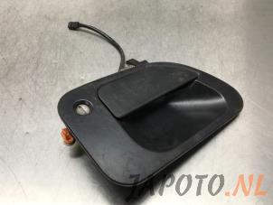 Gebruikte Portiergreep 2Deurs rechts Mitsubishi L-400 2.5 TD Prijs € 21,00 Margeregeling aangeboden door Japoto Parts B.V.