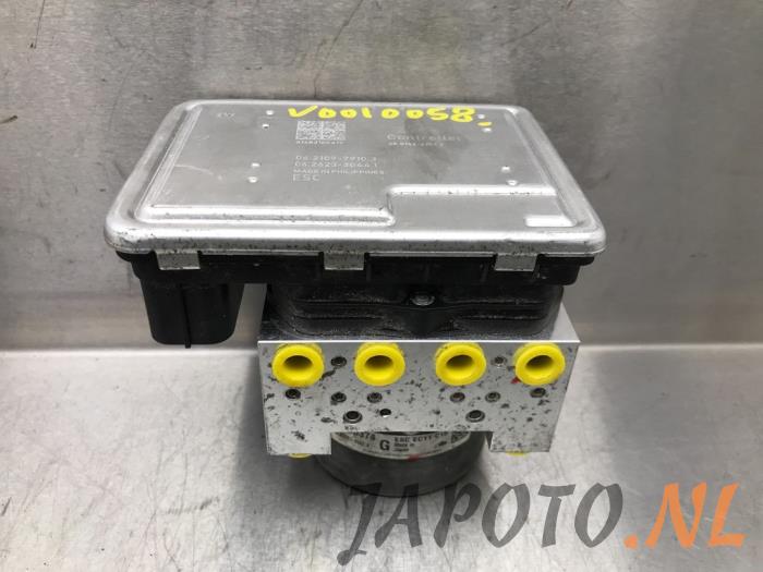 Gebruikte ABS Pomp Mitsubishi Outlander (GF/GG) 2.0 16V PHEV 4x4 Prijs € 103,95 Margeregeling aangeboden door Japoto Parts B.V.