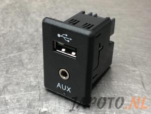 Gebruikte AUX/USB aansluiting Nissan X-Trail (T32) 1.6 Energy dCi Prijs € 19,95 Margeregeling aangeboden door Japoto Parts B.V.