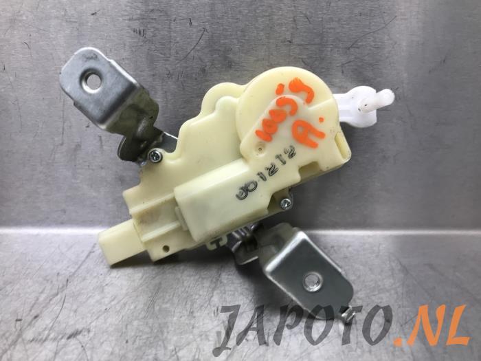 Gebruikte Central electronic module Toyota Yaris II (P9) 1.3 16V VVT-i Prijs € 36,70 Margeregeling aangeboden door Japoto Parts B.V.