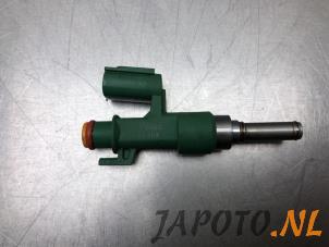 Gebruikte Injector (benzine injectie) Toyota Yaris IV (P21/PA1/PH1) 1.5 12V Hybrid Prijs € 34,95 Margeregeling aangeboden door Japoto Parts B.V.