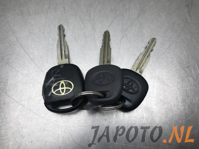 Zündschloss + Schlüssel Toyota Yaris Verso (P2) MPV 1.3 16V (2NZFE) 2005  gebraucht