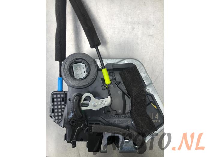 Mecanismo de cerradura de puerta de 4 puertas derecha detrás Suzuki Swace