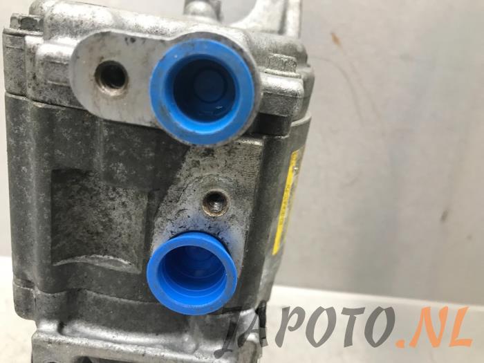 Aircopomp van een Toyota GT 86 (ZN) 2.0 16V 2014