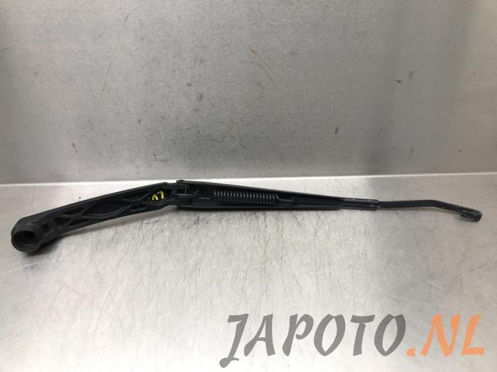 Ruitenwisserarm voor van een Toyota GT 86 (ZN) 2.0 16V 2014