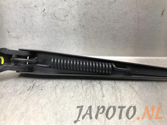 Ruitenwisserarm voor van een Toyota GT 86 (ZN) 2.0 16V 2014