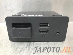 Gebruikte AUX/USB aansluiting Mazda 2 (DJ/DL) 1.5 SkyActiv-G 90 Prijs € 49,95 Margeregeling aangeboden door Japoto Parts B.V.