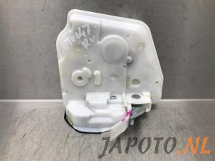 Gebruikte Deurslot Mechaniek 4Deurs rechts-voor Mazda 2 (DJ/DL) 1.5 SkyActiv-G 90 Prijs € 49,95 Margeregeling aangeboden door Japoto Parts B.V.