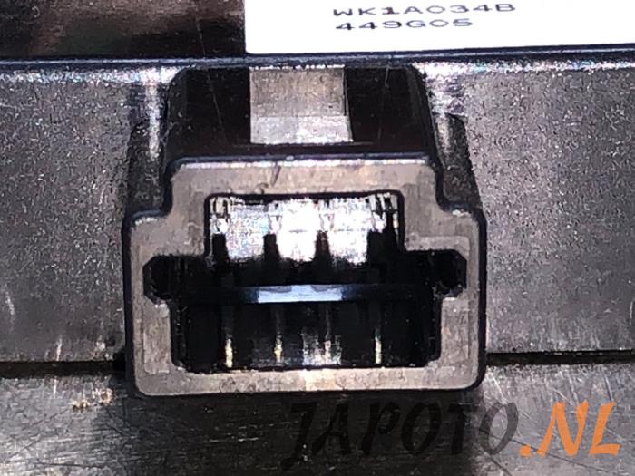 Kontaktslot + computer van een Nissan Note (E12) 1.2 68 2015