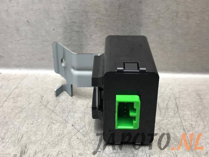 Kontaktslot + computer van een Suzuki Swift (ZA/ZC/ZD) 1.2 16_ 2014