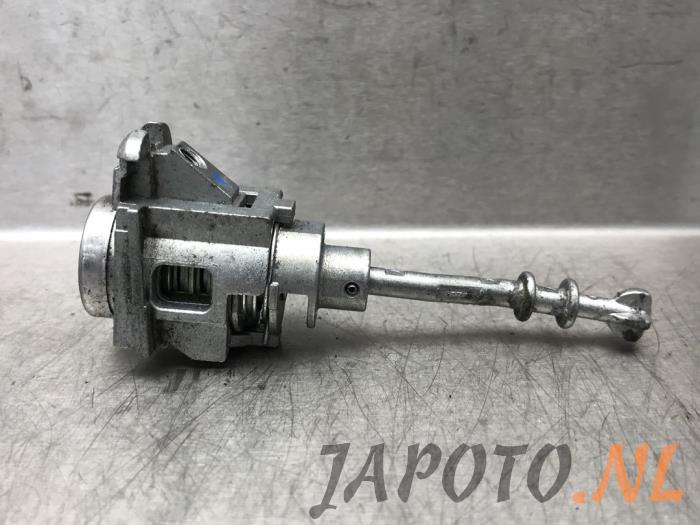 Kontaktslot + computer van een Suzuki Swift (ZA/ZC/ZD) 1.2 16_ 2014