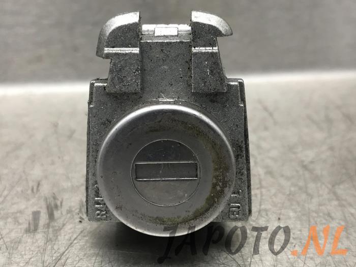 Kontaktslot + computer van een Suzuki Swift (ZA/ZC/ZD) 1.2 16_ 2014