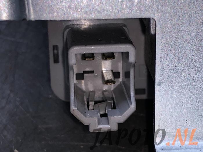 Ruitenwissermotor achter van een Nissan Micra (K13) 1.2 12V 2015
