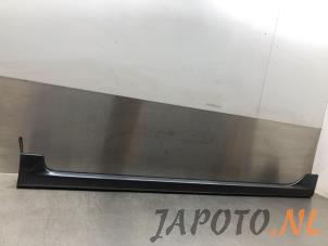 Gebruikte Sideskirt links Toyota Corolla (E12) 1.6 16V VVT-i Prijs € 74,95 Margeregeling aangeboden door Japoto Parts B.V.