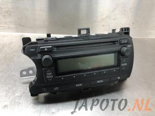 Gebruikte Radio CD Speler Toyota Yaris III (P13) 1.4 D-4D-F Prijs € 99,95 Margeregeling aangeboden door Japoto Parts B.V.