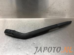 Gebruikte Ruitenwisserarm achter Toyota Yaris III (P13) 1.4 D-4D-F Prijs € 14,95 Margeregeling aangeboden door Japoto Parts B.V.