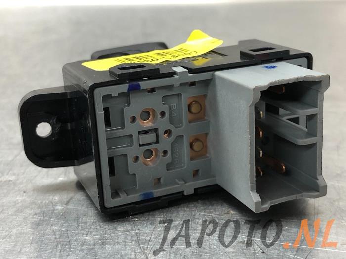 Elektrisch Raam Schakelaar van een Hyundai i20 (GBB) 1.2i 16V 2019