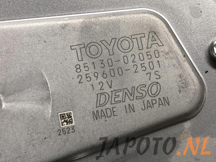 Ruitenwissermotor achter van een Toyota Auris Touring Sports (E18) 1.2 T 16V 2015