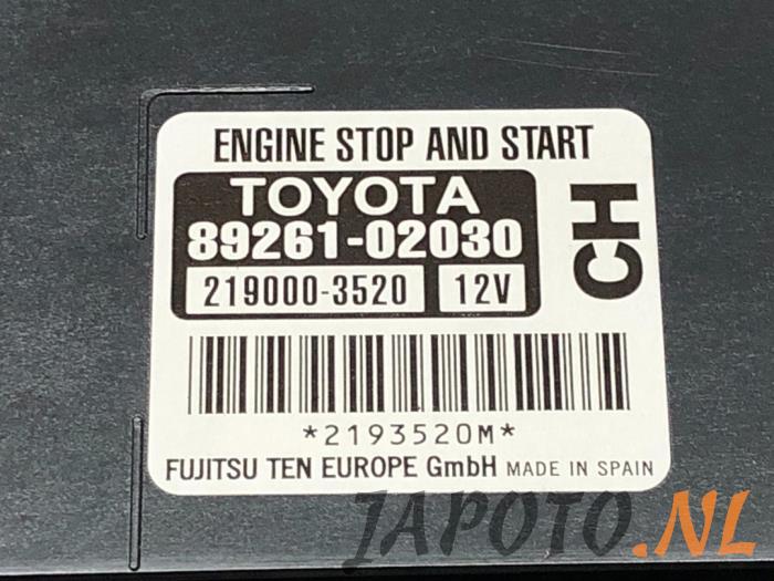 Contactslot + computer van een Toyota Auris Touring Sports (E18) 1.2 T 16V 2015