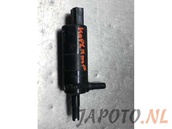 Koplampsproeier pomp van een Honda Civic (FK1/2/3) 1.4i VTEC 16V 2014