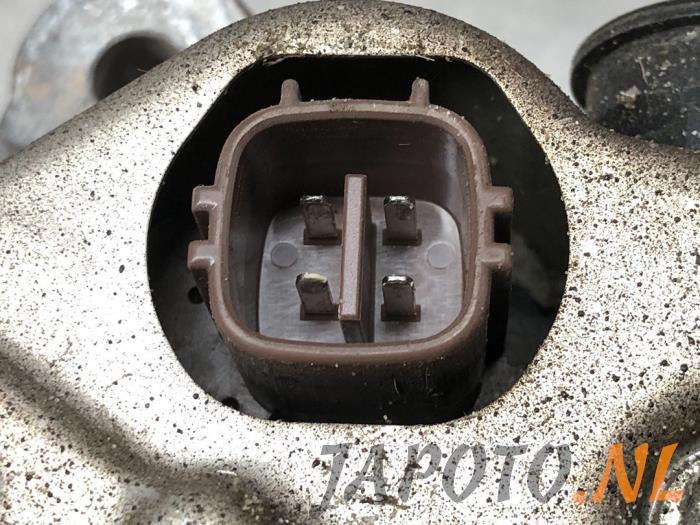 Dynamo van een Toyota Land Cruiser (J12) 3.0 D-4D 16V 2003