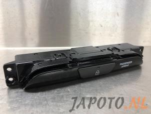 Gebruikte Airbag controle lampje Hyundai i30 Fastback (PDEBA/PEDBC) 2.0 N Turbo 16V Prijs € 26,20 Margeregeling aangeboden door Japoto Parts B.V.