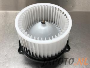 Gebruikte Kachel Ventilatiemotor Hyundai i30 Fastback (PDEBA/PEDBC) 2.0 N Turbo 16V Prijs € 78,70 Margeregeling aangeboden door Japoto Parts B.V.