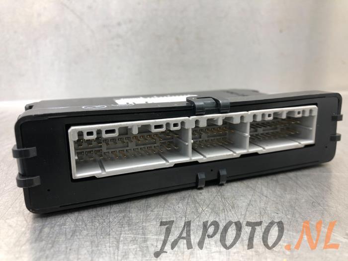 ABS Computer van een Toyota Camry (CV30) 2.4i 16V VVT-i 2003