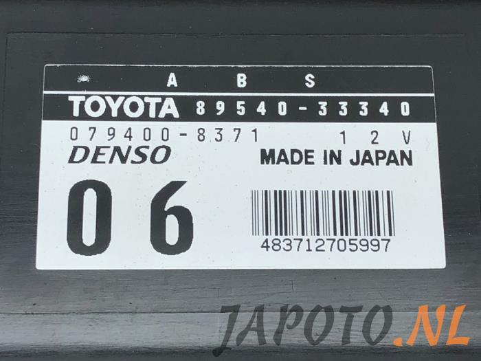 ABS Computer van een Toyota Camry (CV30) 2.4i 16V VVT-i 2003