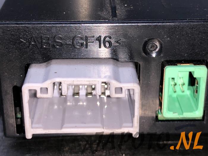 AUX/USB aansluiting van een Mazda MX-5 RF (ND) 2.0 SkyActiv G-160 16V 2018