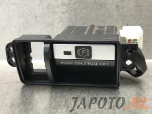 Gebruikte Schakelaar handrem Subaru Outback (BR) 2.5 16V Prijs € 41,95 Margeregeling aangeboden door Japoto Parts B.V.