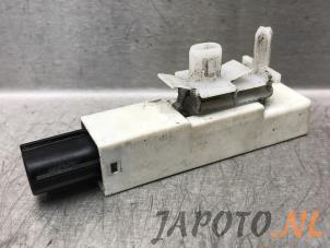 Gebruikte Keyless entry antenne Mazda MX-5 RF (ND) 2.0 SkyActiv G-160 16V Prijs € 19,95 Margeregeling aangeboden door Japoto Parts B.V.