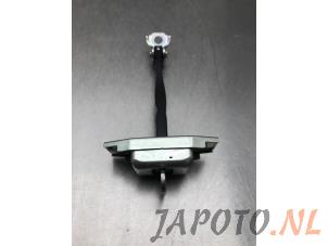 Gebruikte Deurvanger 4Deurs rechts-achter Toyota Yaris III (P13) 1.5 16V Hybrid Prijs € 20,95 Margeregeling aangeboden door Japoto Parts B.V.