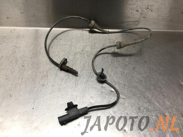 thumbnail image 2 of Premium ABS Speed Sensor For Nissan Micra K12 & Note E11 (2002-On) Front Left Or Right - 47910AX600 2 of 3
