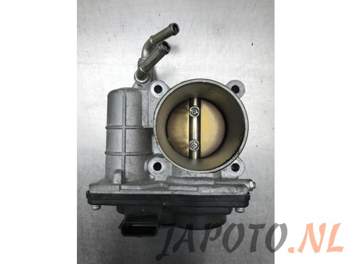 Gebruikte Gasklephuis Nissan Note (E12) 1.2 68 Prijs € 52,45 Margeregeling aangeboden door Japoto Parts B.V.