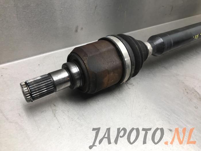 Aandrijfas rechts-voor van een Kia Cee'd Sportswagon (JDC5) 1.6 CRDi 16V VGT 2017