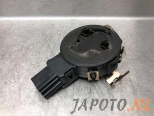 Gebruikte Sensor Licht Kia Stonic (YB) 1.0i T-GDi 12V Eco-Dynamics+ Prijs € 24,95 Margeregeling aangeboden door Japoto Parts B.V.