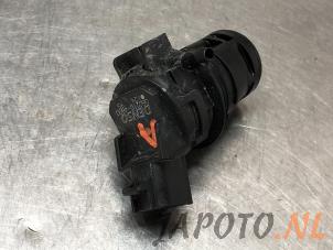 Gebruikte Ruitensproeierpomp achter Suzuki Celerio (LF) 1.0 12V Dualjet Prijs € 15,70 Margeregeling aangeboden door Japoto Parts B.V.