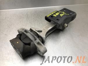 Gebruikte Versnellingsbak Steun Kia Cee'd (JDB5) 1.0i T-GDi 12V 120 Prijs € 19,99 Margeregeling aangeboden door Japoto Parts B.V.