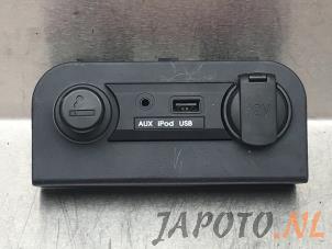 Gebruikte AUX/USB aansluiting Kia Rio III (UB) 1.2 CVVT 16V Prijs € 19,95 Margeregeling aangeboden door Japoto Parts B.V.