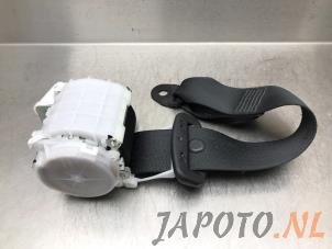 Gebruikte Veiligheidsgordel midden-achter Toyota RAV4 (A5) 2.5 Hybrid 16V AWD Prijs € 59,00 Margeregeling aangeboden door Japoto Parts B.V.