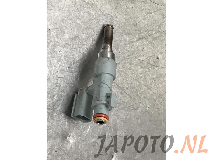Injector (benzine injectie) Toyota Rav-4