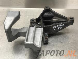 Gebruikte Motorrubber Toyota RAV4 (A5) 2.5 Hybrid 16V AWD Prijs € 52,49 Margeregeling aangeboden door Japoto Parts B.V.