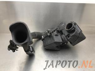 Gebruikte Luchtfilterhuis Honda Civic (FK1/2/3) 1.4i VTEC 16V Prijs € 78,70 Margeregeling aangeboden door Japoto Parts B.V.